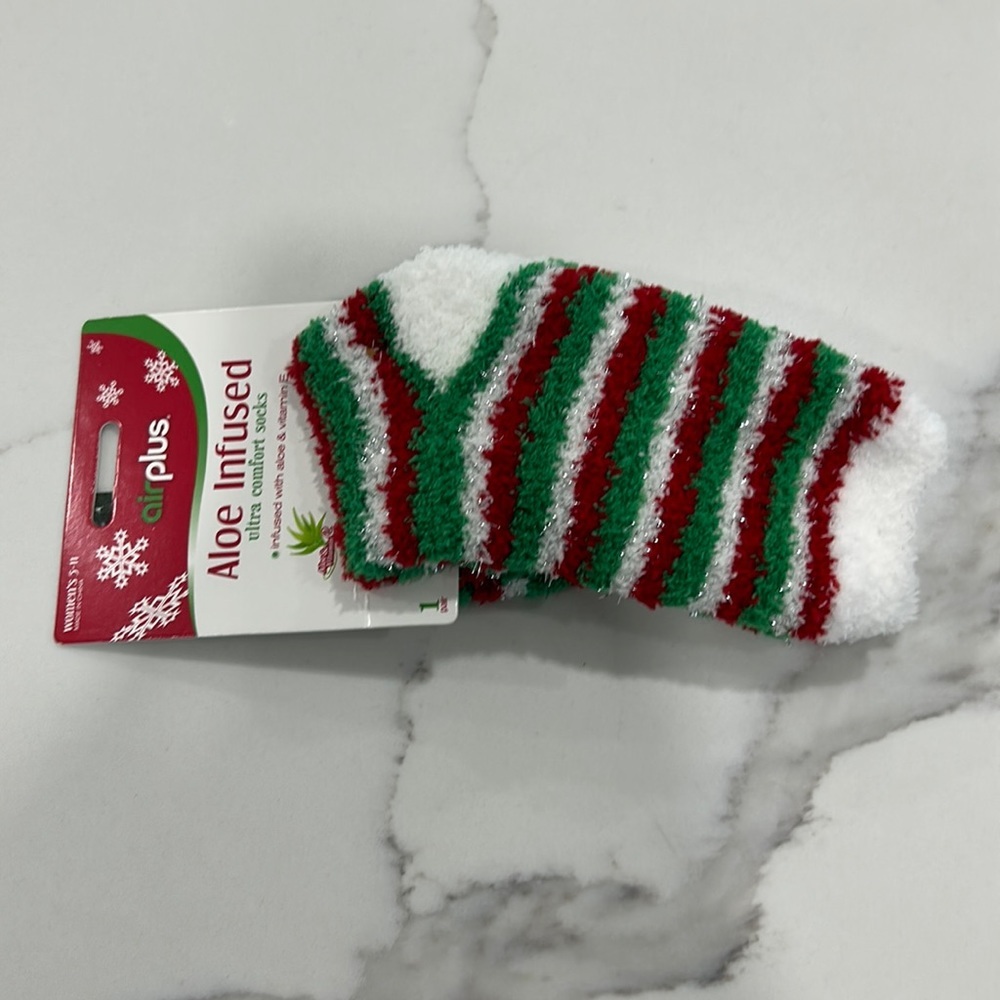 Air Plus Aloe Infused New With Tags‎ Christmas Socks. Women’s size 5-11